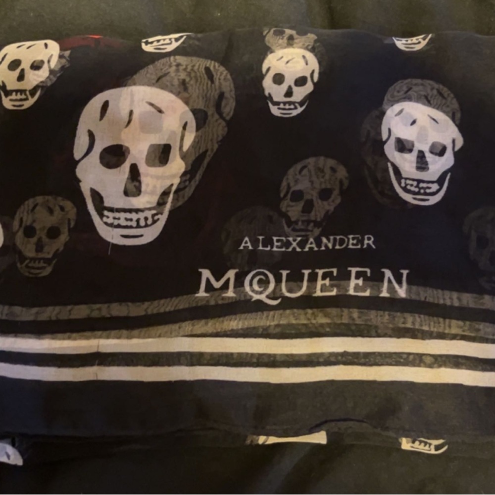 Alexander McQueen Scull Anchor Silk